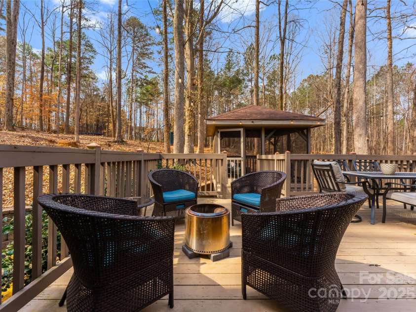 109 Hawksnest Lane, Mooresville, NC 28117.  MLS# CAR4230987, YatesRealty ID 12068. 