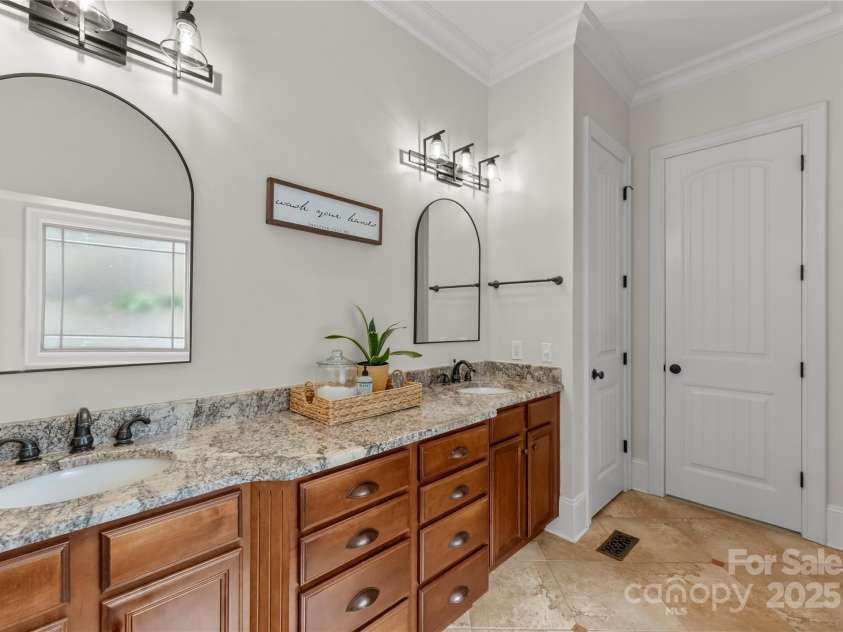 109 Hawksnest Lane, Mooresville, NC 28117.  MLS# CAR4230987, YatesRealty ID 12068. 