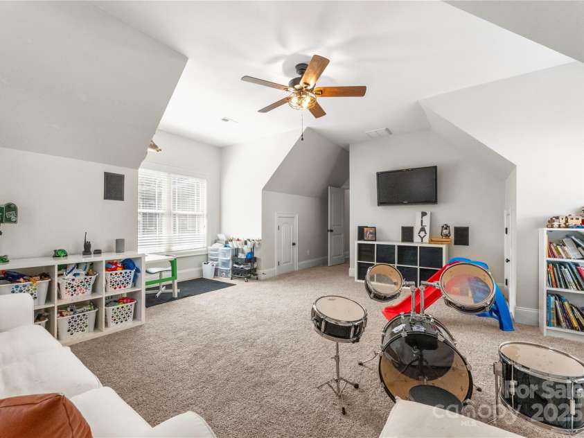109 Hawksnest Lane, Mooresville, NC 28117.  MLS# CAR4230987, YatesRealty ID 12068. 
