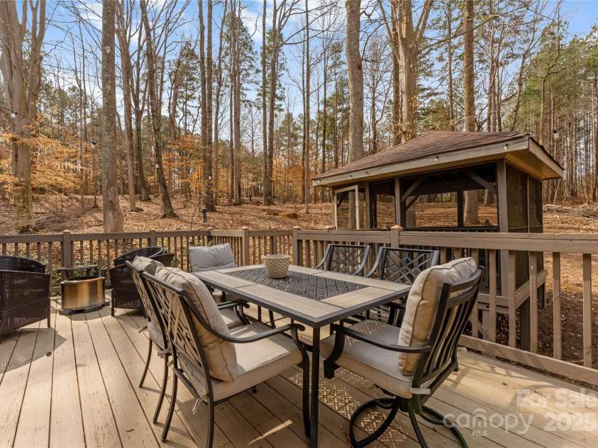 109 Hawksnest Lane, Mooresville, NC 28117.  MLS# CAR4230987, YatesRealty ID 12068. 
