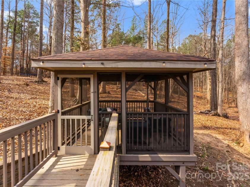 109 Hawksnest Lane, Mooresville, NC 28117.  MLS# CAR4230987, YatesRealty ID 12068. 