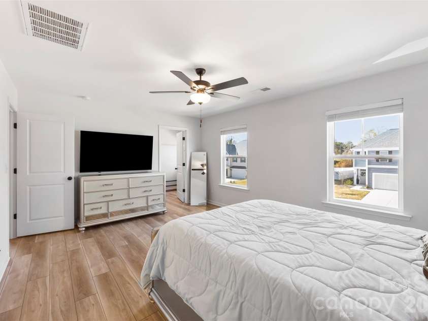 145 Baucom Street, Charlotte, NC 28216.  MLS# CAR4322345, YatesRealty ID 12068. 