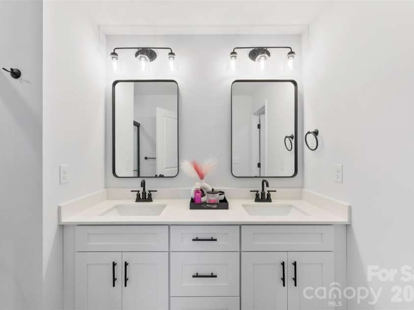 145 Baucom Street, Charlotte, NC 28216.  MLS# CAR4322345, YatesRealty ID 12068. 