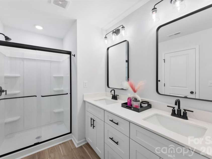145 Baucom Street, Charlotte, NC 28216.  MLS# CAR4322345, YatesRealty ID 12068. 