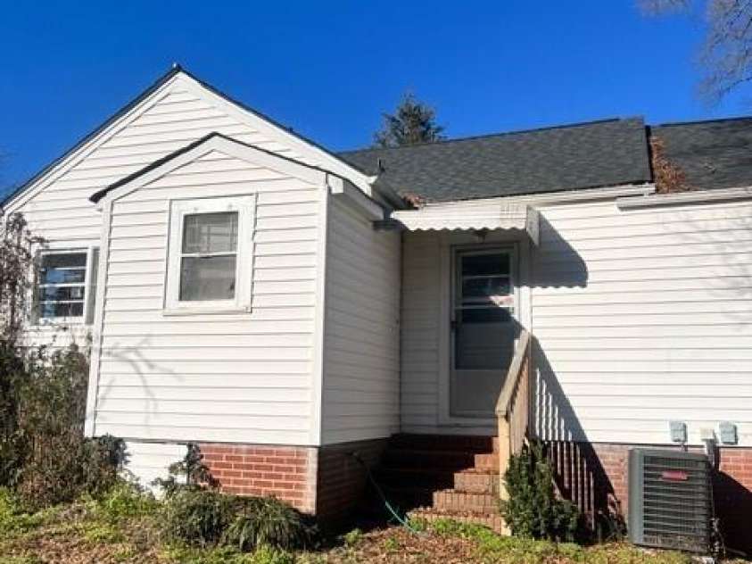 3950 Alpine Avenue, Midland, NC 28107.  MLS# CAR4365202, YatesRealty ID 12069. 