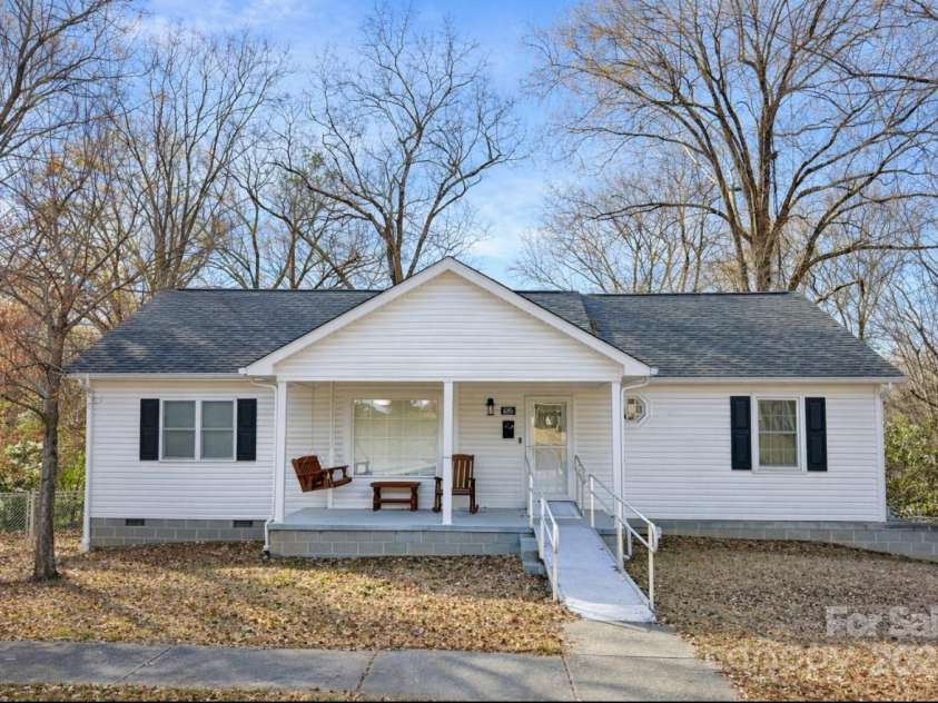 686 Elizabeth Street, Concord, NC 28025.  MLS# CAR4330941, YatesRealty ID 12070. 