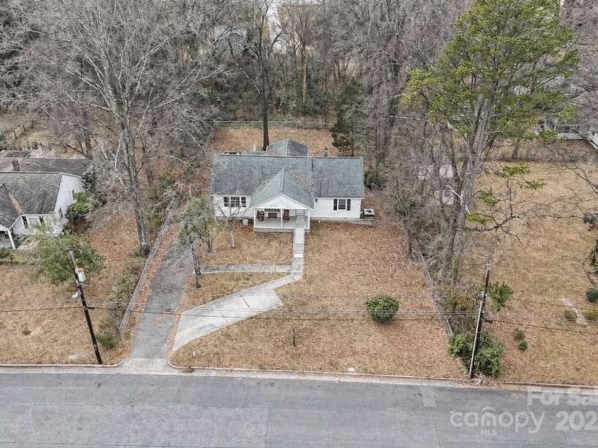 686 Elizabeth Street, Concord, NC 28025.  MLS# CAR4330941, YatesRealty ID 12070. 