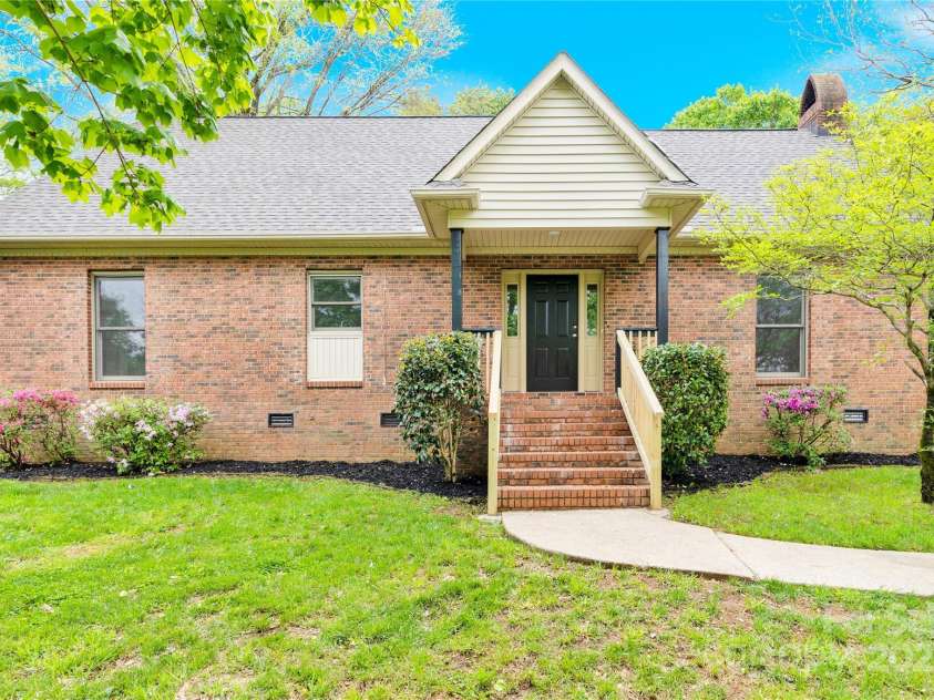 2041 Jefferson Avenue, Gastonia, NC 28056.  MLS# CAR4223618, YatesRealty ID 12072. 