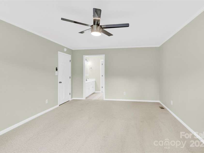 2041 Jefferson Avenue, Gastonia, NC 28056.  MLS# CAR4223618, YatesRealty ID 12072. 