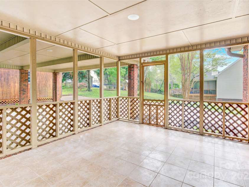 2041 Jefferson Avenue, Gastonia, NC 28056.  MLS# CAR4223618, YatesRealty ID 12072. 