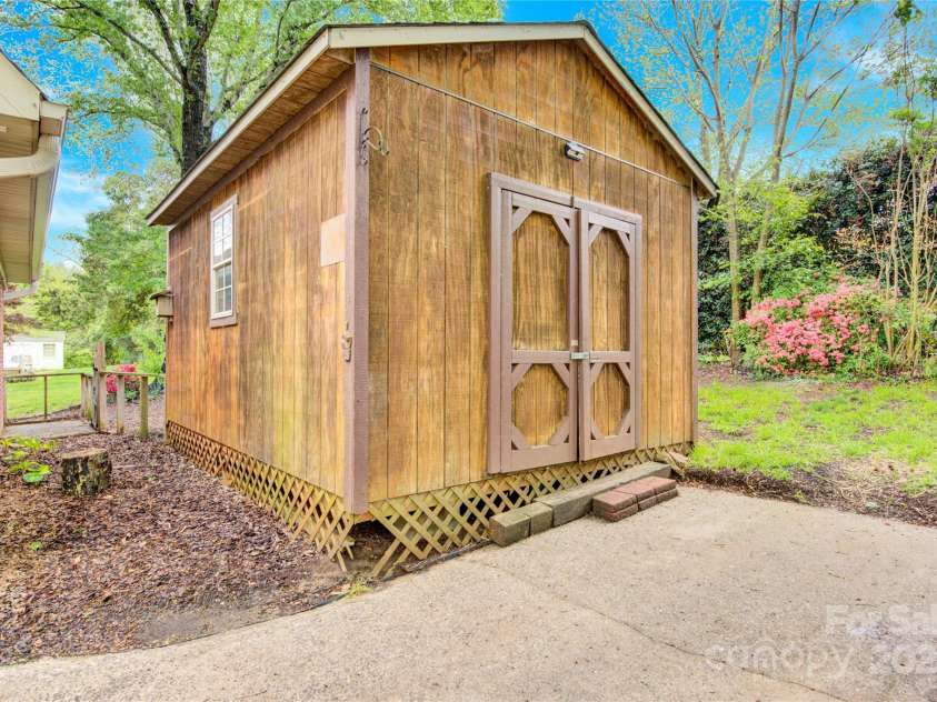 2041 Jefferson Avenue, Gastonia, NC 28056.  MLS# CAR4223618, YatesRealty ID 12072. 