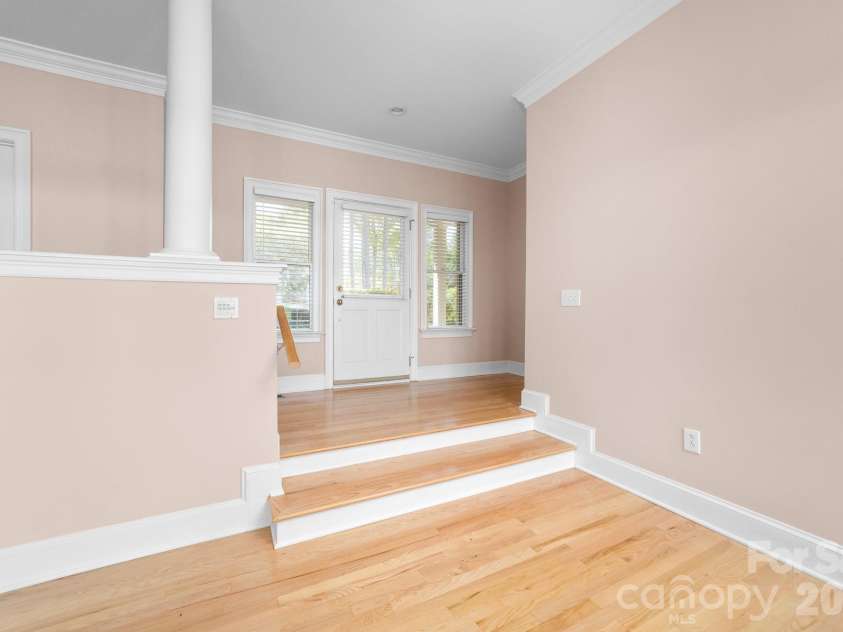 21217 Island Forest Drive, Cornelius, NC 28031.  MLS# CAR4365987, YatesRealty ID 12074. Foyer