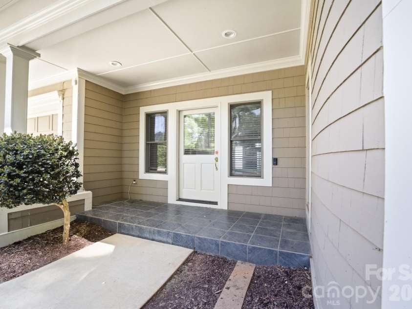 21217 Island Forest Drive, Cornelius, NC 28031.  MLS# CAR4365987, YatesRealty ID 12074. Front door