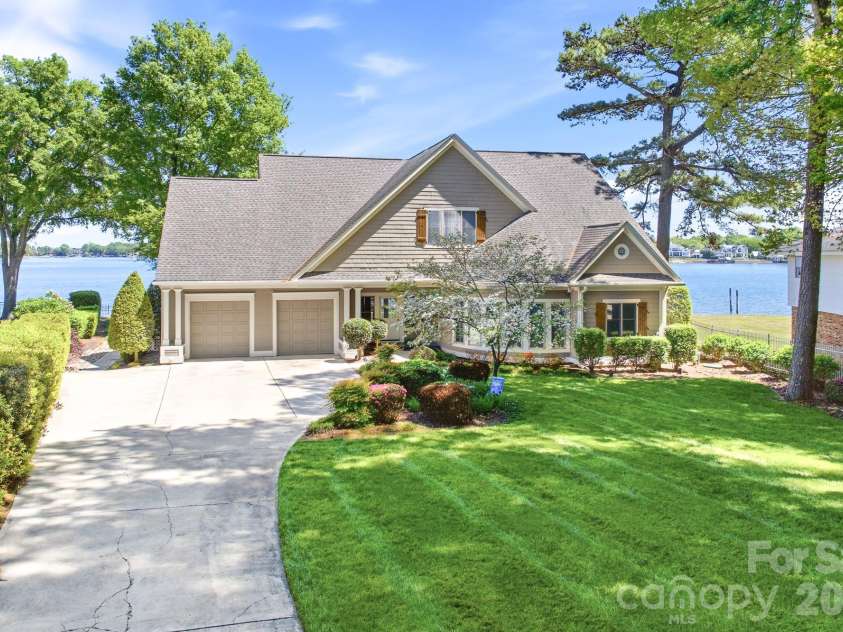 21217 Island Forest Drive, Cornelius, NC 28031.  MLS# CAR4365987, YatesRealty ID 12074. Front View