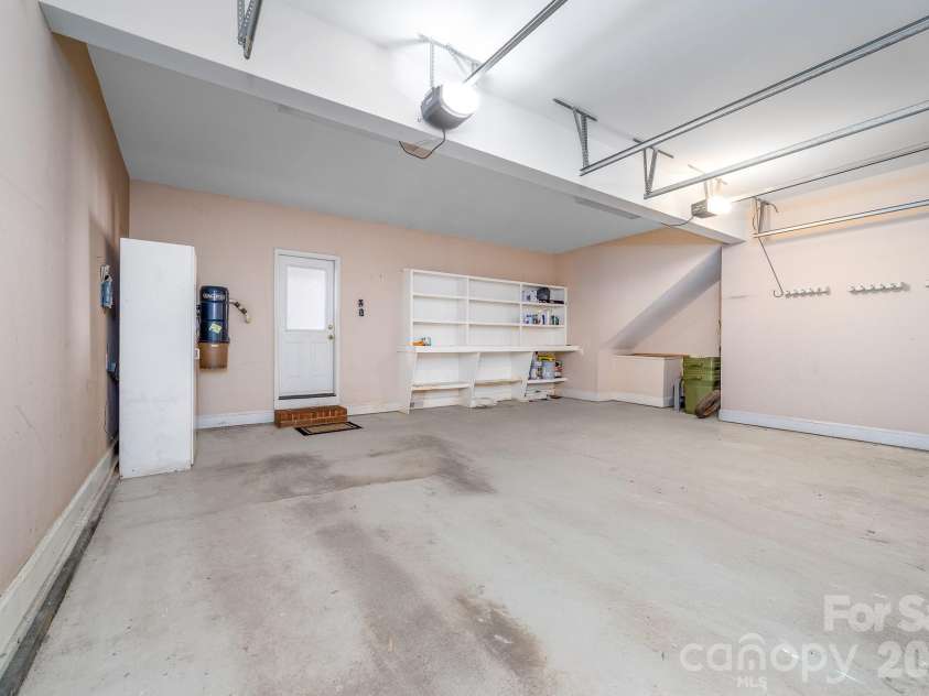 21217 Island Forest Drive, Cornelius, NC 28031.  MLS# CAR4365987, YatesRealty ID 12074. Garage