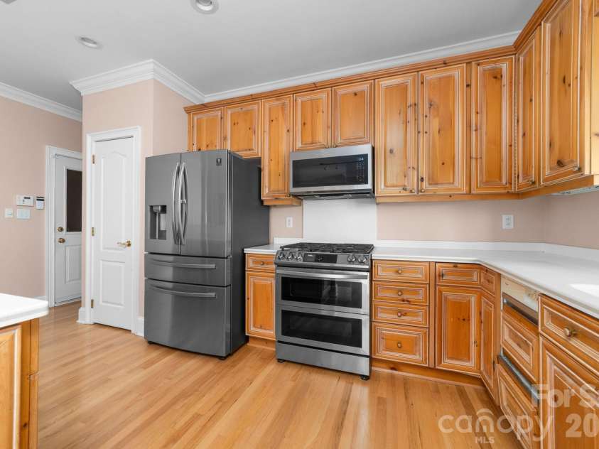 21217 Island Forest Drive, Cornelius, NC 28031.  MLS# CAR4365987, YatesRealty ID 12074. Kitchen