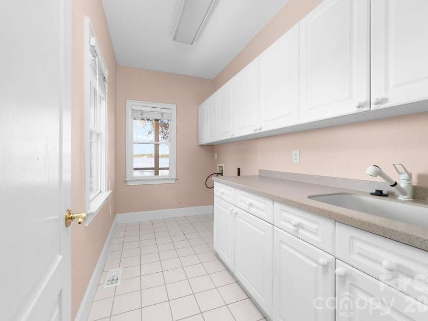 21217 Island Forest Drive, Cornelius, NC 28031.  MLS# CAR4365987, YatesRealty ID 12074. Laundry Room