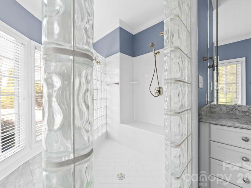 21217 Island Forest Drive, Cornelius, NC 28031.  MLS# CAR4365987, YatesRealty ID 12074. Primary Bath