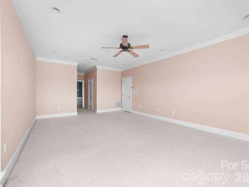 21217 Island Forest Drive, Cornelius, NC 28031.  MLS# CAR4365987, YatesRealty ID 12074. Primary Bedroom