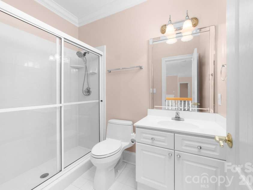21217 Island Forest Drive, Cornelius, NC 28031.  MLS# CAR4365987, YatesRealty ID 12074. Upstairs Bath