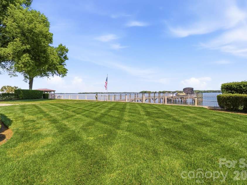 21217 Island Forest Drive, Cornelius, NC 28031.  MLS# CAR4365987, YatesRealty ID 12074. Yard