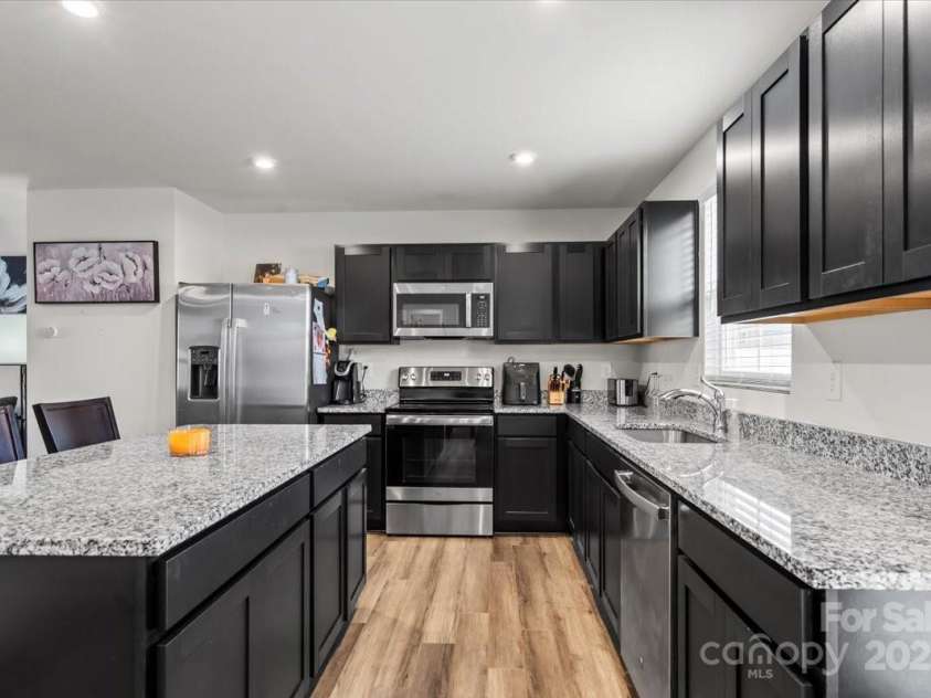 668 Pointe Andrews Drive, Concord, NC 28025.  MLS# CAR4225939, YatesRealty ID 12074. Kitchen