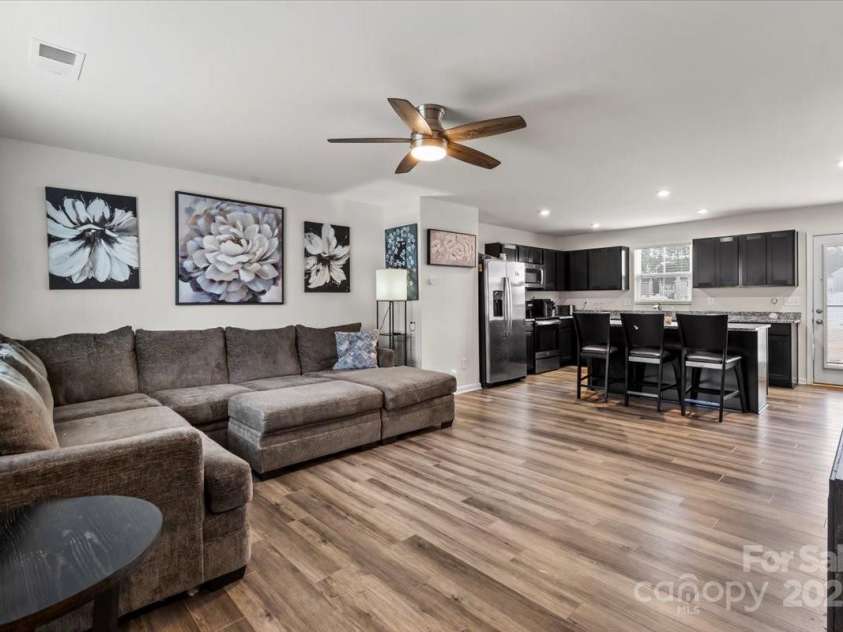 668 Pointe Andrews Drive, Concord, NC 28025.  MLS# CAR4225939, YatesRealty ID 12074. Open floor plan, family room to kitchen