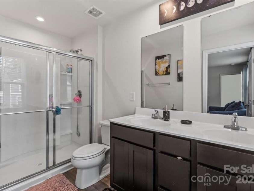 668 Pointe Andrews Drive, Concord, NC 28025.  MLS# CAR4225939, YatesRealty ID 12074. Primary ensuite bathroom