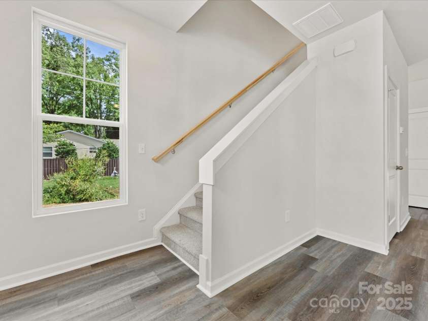1009 Ribbon Lane, Charlotte, NC 28205.  MLS# CAR4162634, YatesRealty ID 12075. 