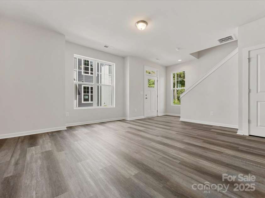 1009 Ribbon Lane, Charlotte, NC 28205.  MLS# CAR4162634, YatesRealty ID 12075. 