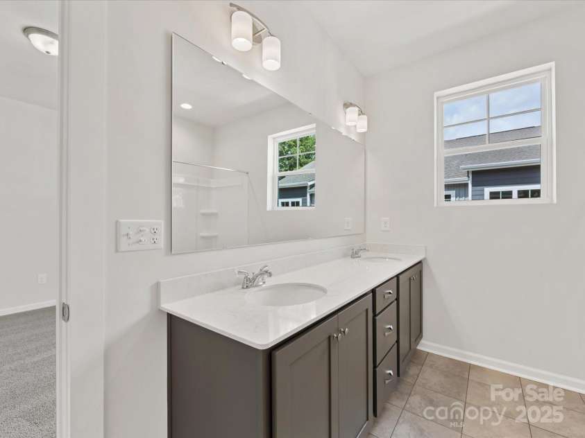 1009 Ribbon Lane, Charlotte, NC 28205.  MLS# CAR4162634, YatesRealty ID 12075. 