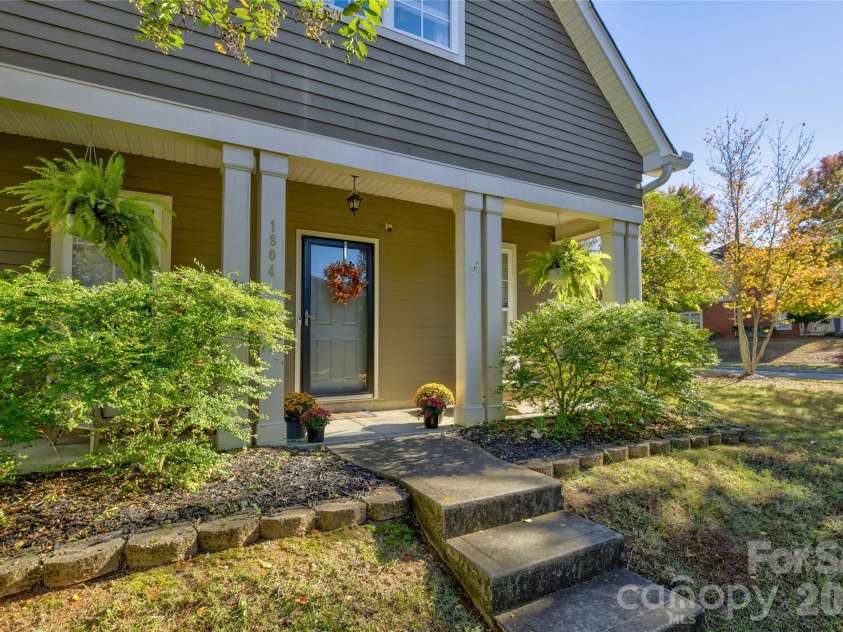 1804 Ethel Guest Lane, Charlotte, NC 28206.  MLS# CAR4361696, YatesRealty ID 12075. 