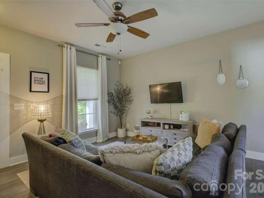1804 Ethel Guest Lane, Charlotte, NC 28206.  MLS# CAR4361696, YatesRealty ID 12075. 
