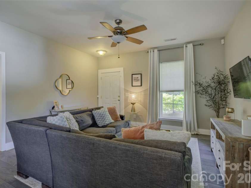 1804 Ethel Guest Lane, Charlotte, NC 28206.  MLS# CAR4361696, YatesRealty ID 12075. 