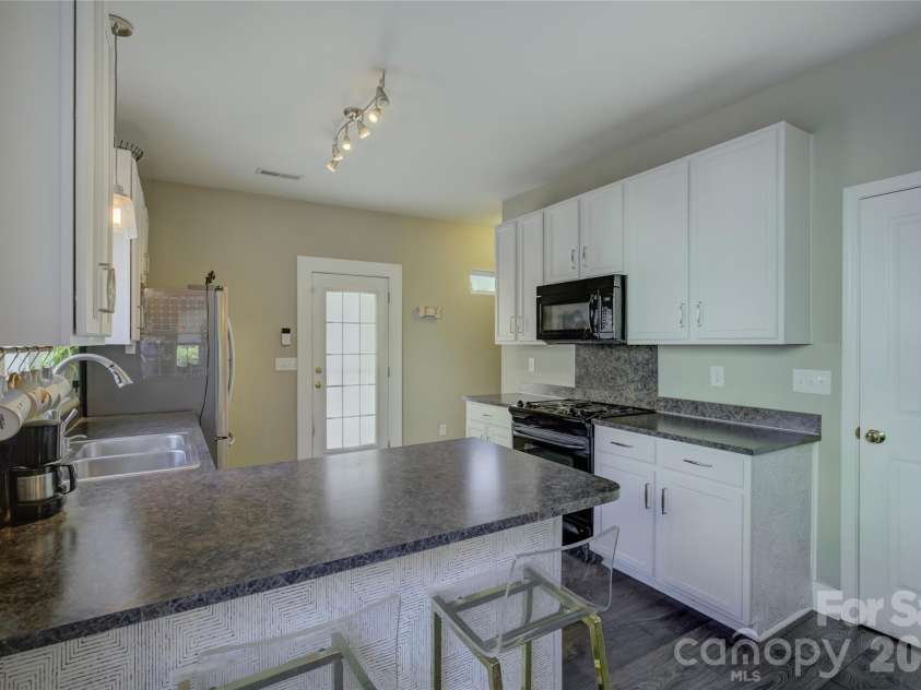 1804 Ethel Guest Lane, Charlotte, NC 28206.  MLS# CAR4361696, YatesRealty ID 12075. 