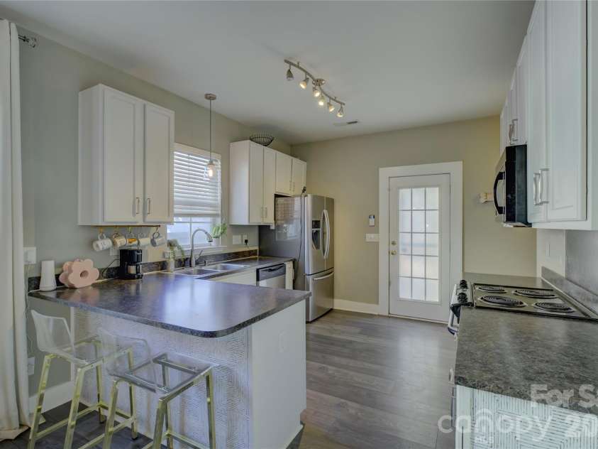 1804 Ethel Guest Lane, Charlotte, NC 28206.  MLS# CAR4361696, YatesRealty ID 12075. 