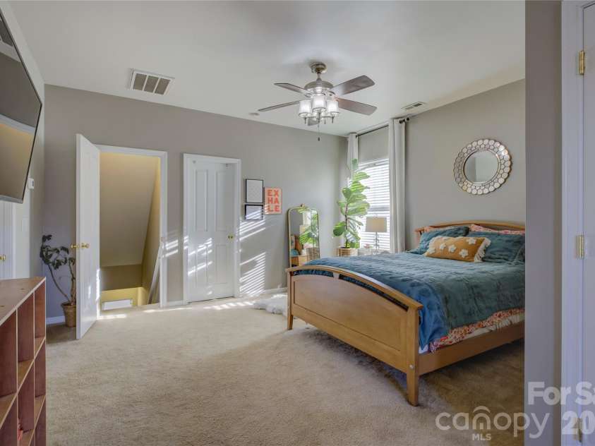 1804 Ethel Guest Lane, Charlotte, NC 28206.  MLS# CAR4361696, YatesRealty ID 12075. 