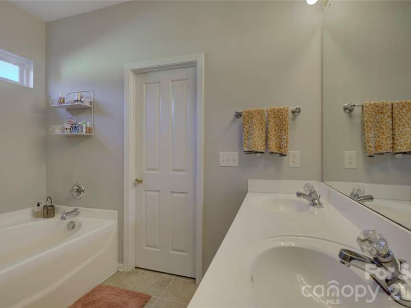 1804 Ethel Guest Lane, Charlotte, NC 28206.  MLS# CAR4361696, YatesRealty ID 12075. 