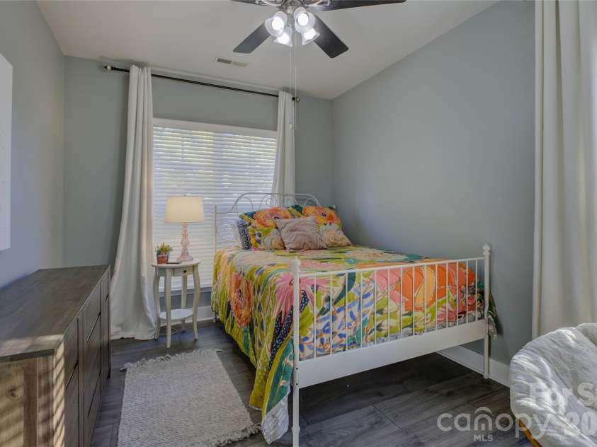 1804 Ethel Guest Lane, Charlotte, NC 28206.  MLS# CAR4361696, YatesRealty ID 12075. 