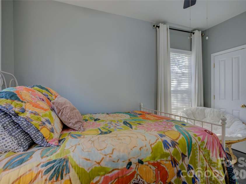 1804 Ethel Guest Lane, Charlotte, NC 28206.  MLS# CAR4361696, YatesRealty ID 12075. 