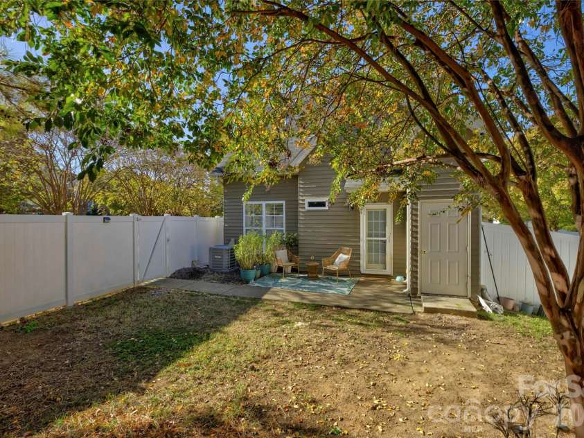 1804 Ethel Guest Lane, Charlotte, NC 28206.  MLS# CAR4361696, YatesRealty ID 12075. 