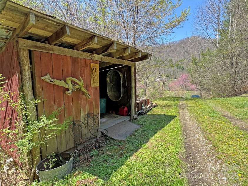 15211 NC 209 Highway, Hot Springs, NC 28743.  MLS# CAR4251068, YatesRealty ID 12076. 