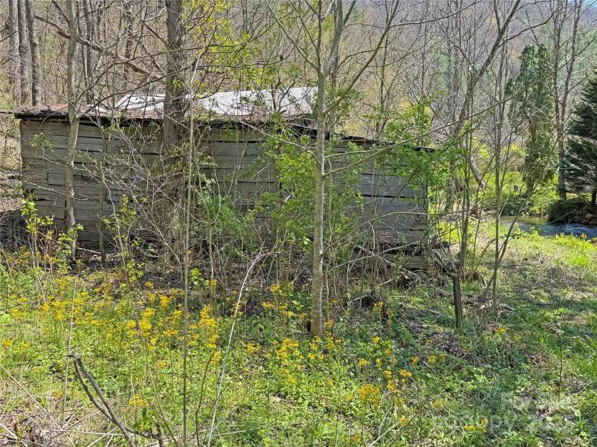 15211 NC 209 Highway, Hot Springs, NC 28743.  MLS# CAR4251068, YatesRealty ID 12076. 