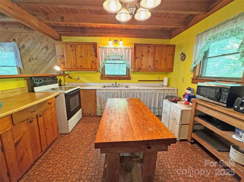 15211 NC 209 Highway, Hot Springs, NC 28743.  MLS# CAR4251068, YatesRealty ID 12076. 