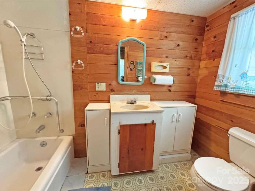 15211 NC 209 Highway, Hot Springs, NC 28743.  MLS# CAR4251068, YatesRealty ID 12076. 