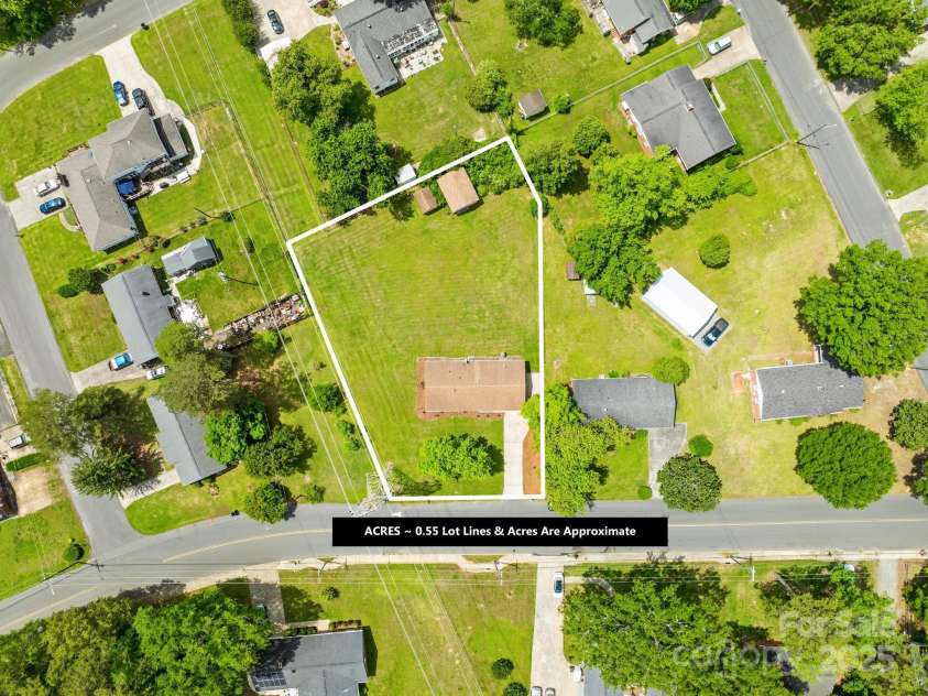 1811 Belmar Drive, Gastonia, NC 28052.  MLS# CAR4253903, YatesRealty ID 12077. 