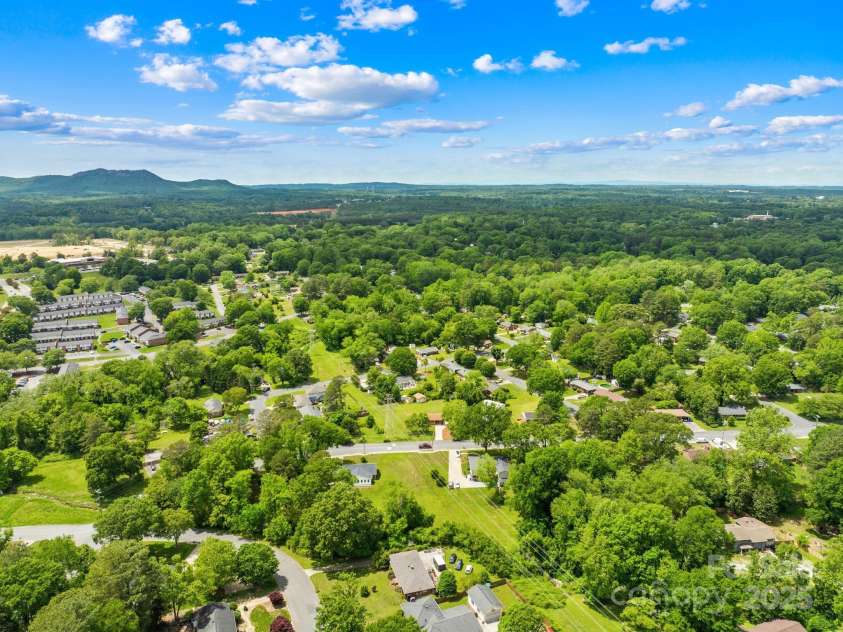 1811 Belmar Drive, Gastonia, NC 28052.  MLS# CAR4253903, YatesRealty ID 12077. 