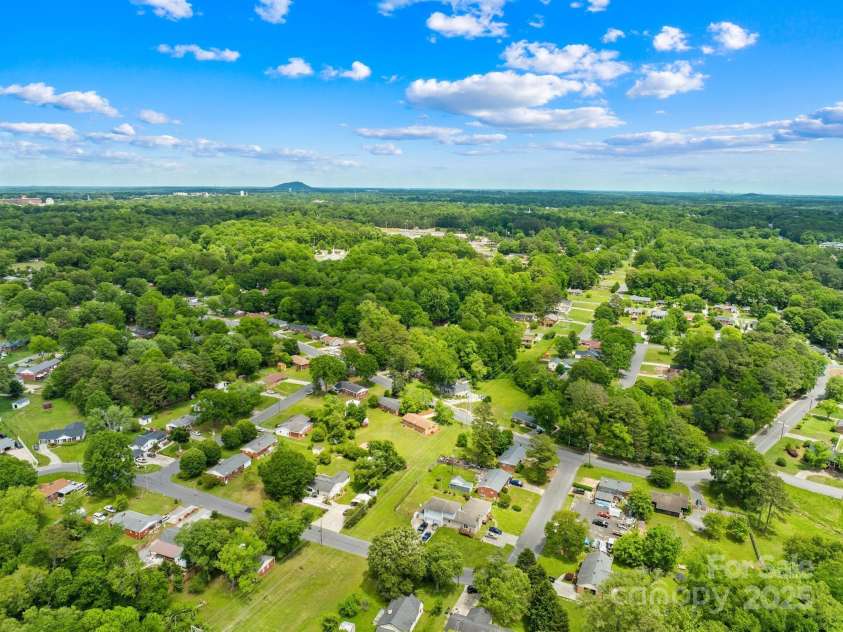 1811 Belmar Drive, Gastonia, NC 28052.  MLS# CAR4253903, YatesRealty ID 12077. 