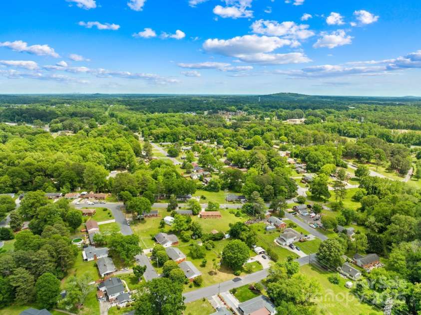 1811 Belmar Drive, Gastonia, NC 28052.  MLS# CAR4253903, YatesRealty ID 12077. 