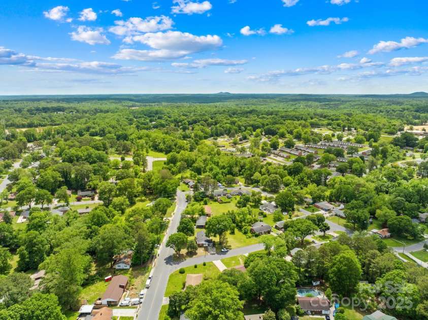 1811 Belmar Drive, Gastonia, NC 28052.  MLS# CAR4253903, YatesRealty ID 12077. 